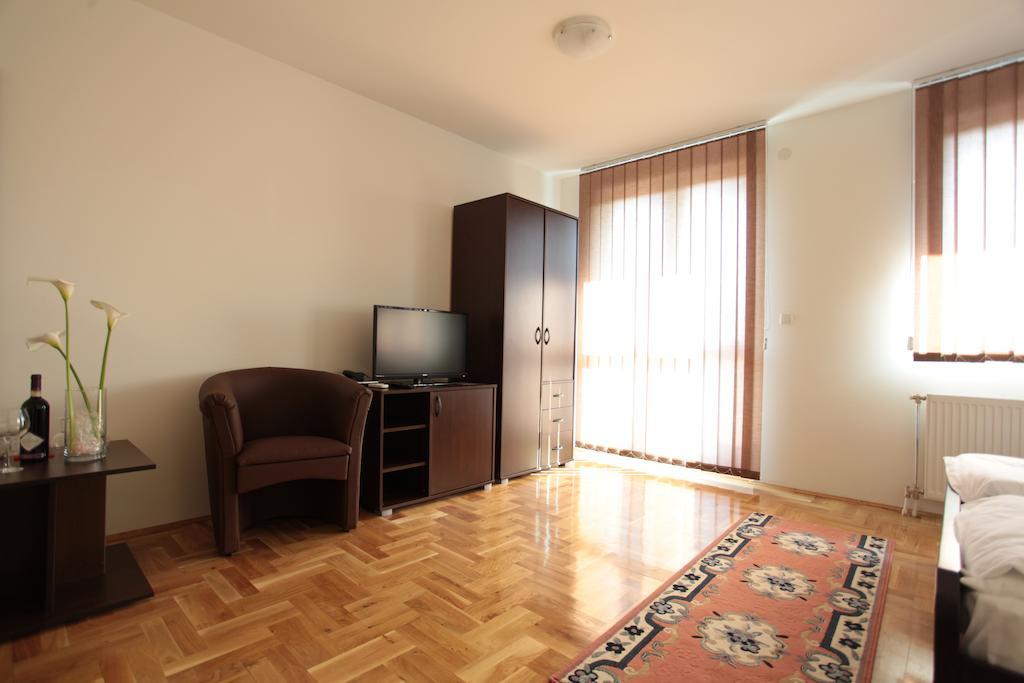 Hostel Royal Obrenovac  Habitación foto